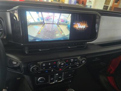 2024 Jeep Wrangler Sahara 4xe 4DR WAGON 4X4 - Photo 18 - Hamilton, OH 45015