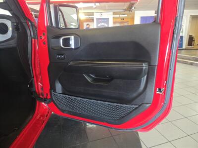 2024 Jeep Wrangler Sahara 4xe 4DR WAGON 4X4 - Photo 10 - Hamilton, OH 45015