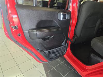 2024 Jeep Wrangler Sahara 4xe 4DR WAGON 4X4 - Photo 8 - Hamilton, OH 45015