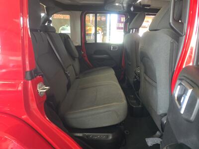 2024 Jeep Wrangler Sahara 4xe 4DR WAGON 4X4 - Photo 14 - Hamilton, OH 45015