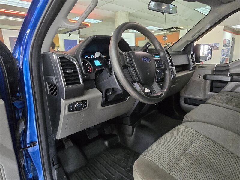2017 Ford F-150 XLT SUPER CREW 4X4 - Photo 8 - Hamilton, OH 45015