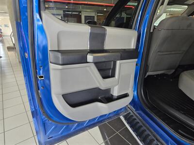 2017 Ford F-150 XLT SUPER CREW 4X4 - Photo 10 - Hamilton, OH 45015