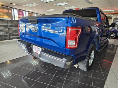 2017 Ford F-150 XLT SUPER CREW 4X4 - Photo 5 - Hamilton, OH 45015