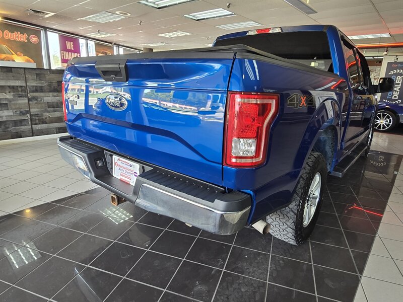 2017 Ford F-150 XLT SUPER CREW 4X4 - Photo 5 - Hamilton, OH 45015