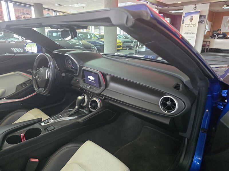 2017 Chevrolet Camaro LT - Photo 12 - Hamilton, OH 45015