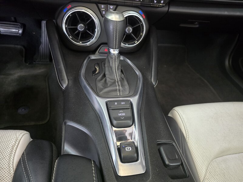 2017 Chevrolet Camaro LT - Photo 21 - Hamilton, OH 45015