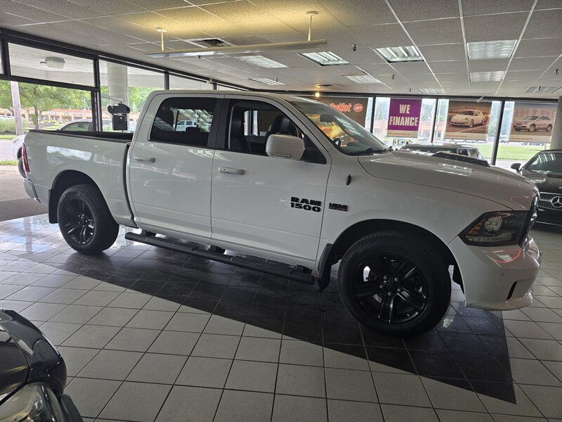 2018 RAM 1500 Night 4DR CREW CAB 4X4 - Photo 8 - Hamilton, OH 45015