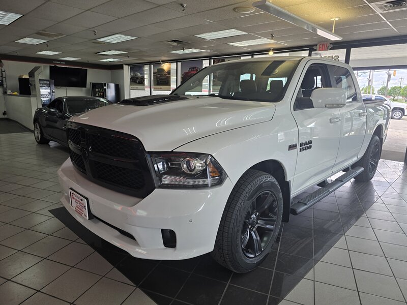 2018 RAM 1500 Night 4DR CREW CAB 4X4 - Photo 2 - Hamilton, OH 45015