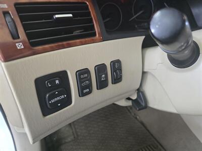 2008 Toyota Camry SLE V6 2DR  CONVERTIBLE   - Photo 20 - Hamilton, OH 45015