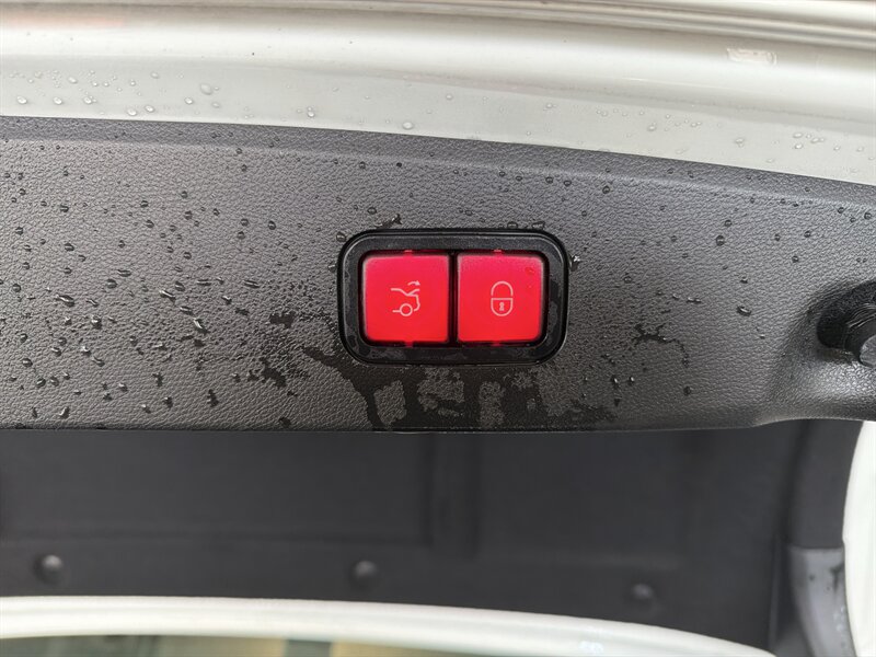 2014 Mercedes-Benz E 350 Sport 4MATIC - Photo 25 - Hamilton, OH 45015