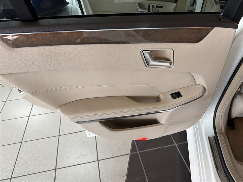 2014 Mercedes-Benz E 350 Sport 4MATIC - Photo 23 - Hamilton, OH 45015