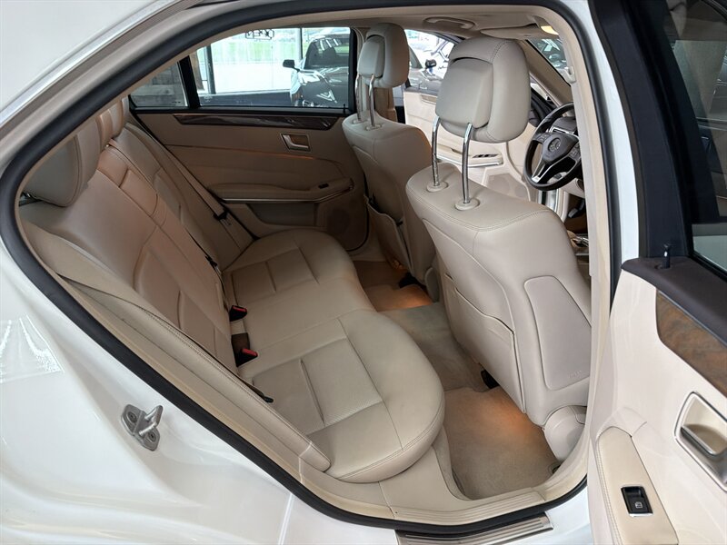 2014 Mercedes-Benz E 350 Sport 4MATIC - Photo 26 - Hamilton, OH 45015
