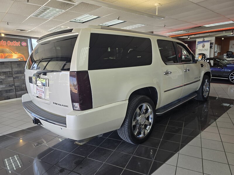 2008 Cadillac Escalade ESV Base 4DR SUV AWD - Photo 5 - Hamilton, OH 45015