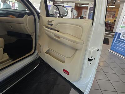 2008 Cadillac Escalade ESV Base 4DR SUV AWD - Photo 15 - Hamilton, OH 45015