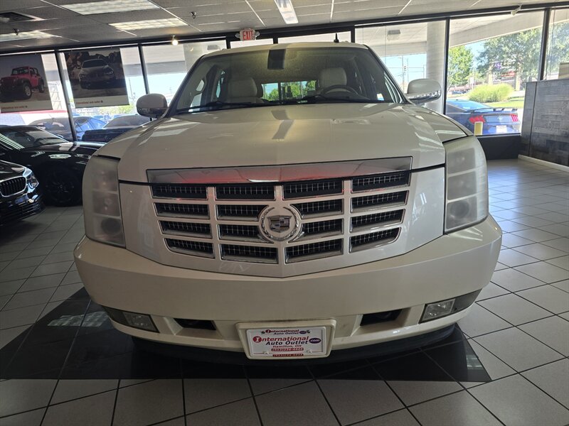 2008 Cadillac Escalade ESV Base 4DR SUV AWD - Photo 2 - Hamilton, OH 45015