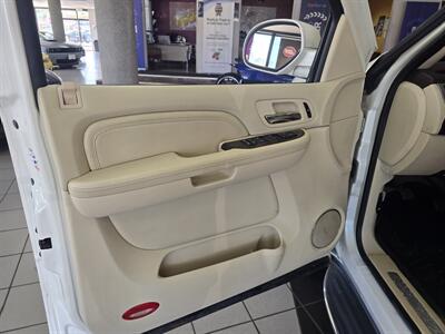 2008 Cadillac Escalade ESV Base 4DR SUV AWD - Photo 8 - Hamilton, OH 45015