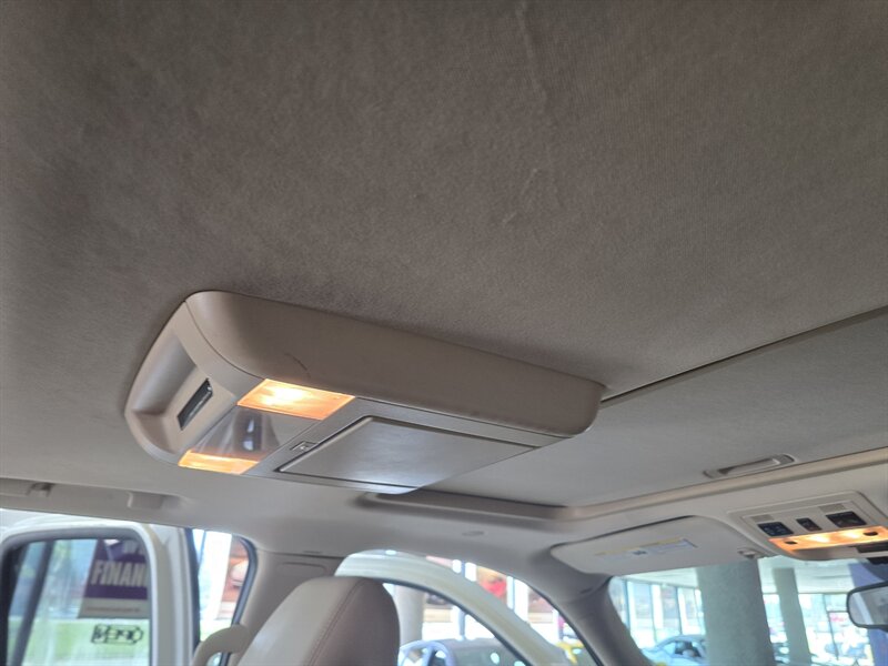 2008 Cadillac Escalade ESV Base 4DR SUV AWD - Photo 18 - Hamilton, OH 45015