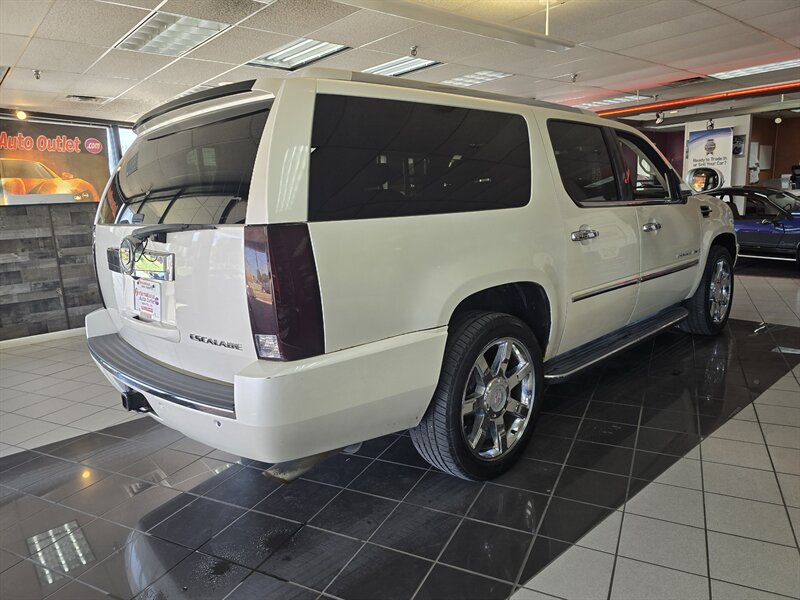 2008 Cadillac Escalade ESV Base 4DR SUV AWD - Photo 4 - Hamilton, OH 45015
