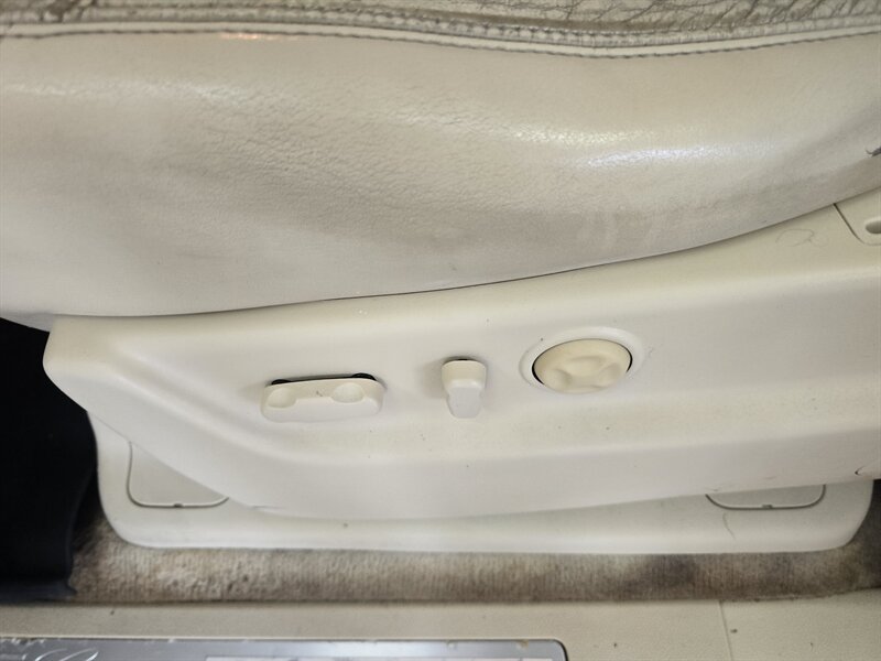 2008 Cadillac Escalade ESV Base 4DR SUV AWD - Photo 25 - Hamilton, OH 45015