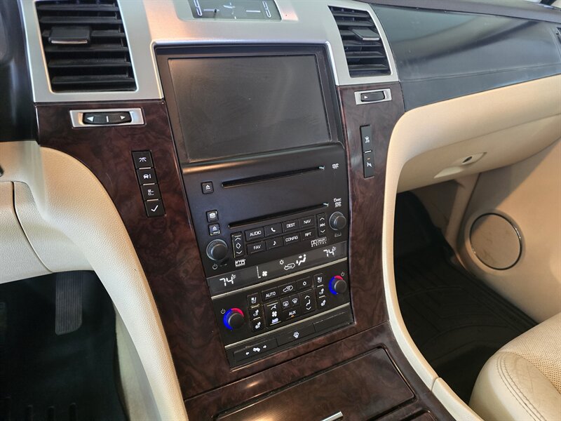 2008 Cadillac Escalade ESV Base 4DR SUV AWD - Photo 26 - Hamilton, OH 45015