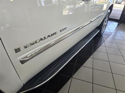 2008 Cadillac Escalade ESV Base 4DR SUV AWD - Photo 36 - Hamilton, OH 45015