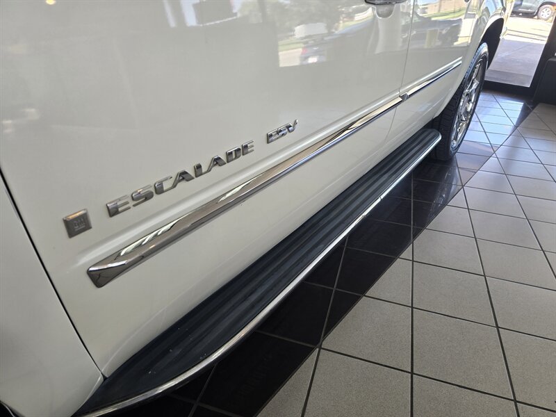 2008 Cadillac Escalade ESV Base 4DR SUV AWD - Photo 36 - Hamilton, OH 45015