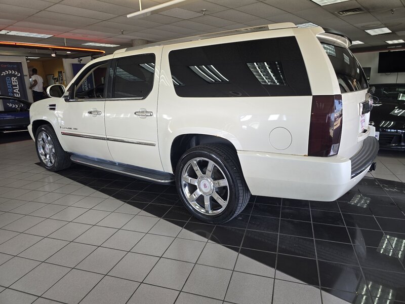 2008 Cadillac Escalade ESV Base 4DR SUV AWD - Photo 7 - Hamilton, OH 45015