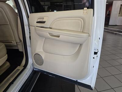 2008 Cadillac Escalade ESV Base 4DR SUV AWD - Photo 17 - Hamilton, OH 45015