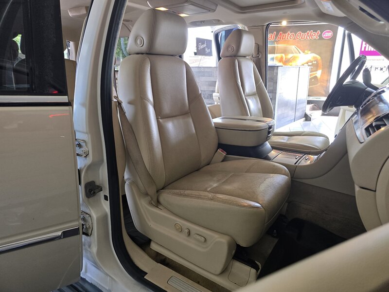2008 Cadillac Escalade ESV Base 4DR SUV AWD - Photo 16 - Hamilton, OH 45015
