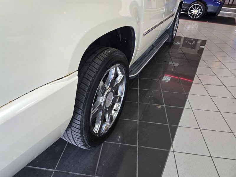 2008 Cadillac Escalade ESV Base 4DR SUV AWD - Photo 41 - Hamilton, OH 45015