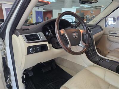 2008 Cadillac Escalade ESV Base 4DR SUV AWD - Photo 9 - Hamilton, OH 45015