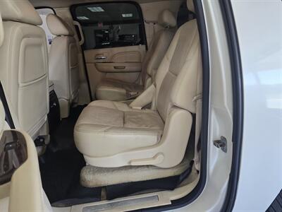 2008 Cadillac Escalade ESV Base 4DR SUV AWD - Photo 13 - Hamilton, OH 45015