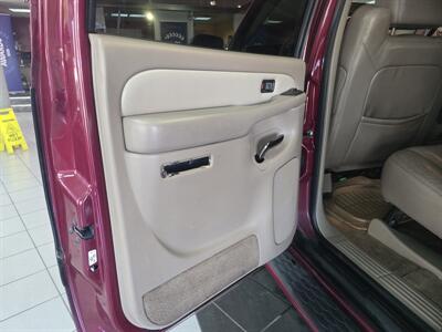 2004 GMC Yukon Denali 4DR SUV AWD - Photo 10 - Hamilton, OH 45015