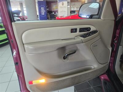 2004 GMC Yukon Denali 4DR SUV AWD - Photo 7 - Hamilton, OH 45015