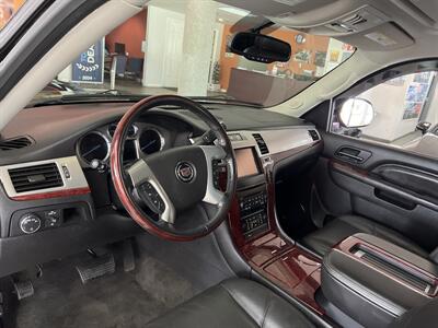 2013 Cadillac Escalade LUXURY4DR SUV AWD   - Photo 10 - Hamilton, OH 45015