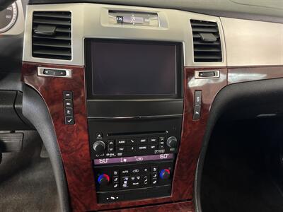2013 Cadillac Escalade LUXURY4DR SUV AWD   - Photo 13 - Hamilton, OH 45015