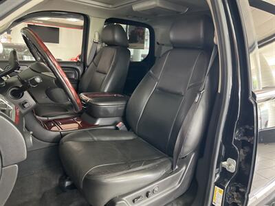 2013 Cadillac Escalade LUXURY4DR SUV AWD   - Photo 9 - Hamilton, OH 45015