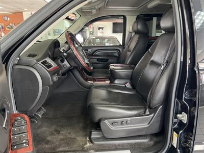 2013 Cadillac Escalade LUXURY4DR SUV AWD   - Photo 8 - Hamilton, OH 45015