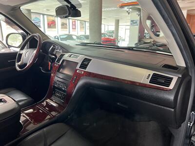 2013 Cadillac Escalade LUXURY4DR SUV AWD   - Photo 27 - Hamilton, OH 45015
