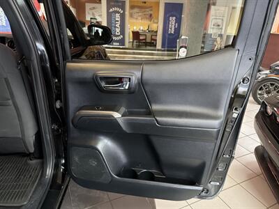 2017 Toyota Tacoma TRD Pro   - Photo 25 - Hamilton, OH 45015