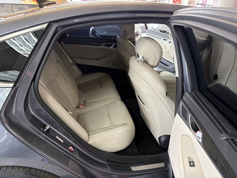 2016 Hyundai Genesis 3.8L 4DR SEDAN - Photo 20 - Hamilton, OH 45015