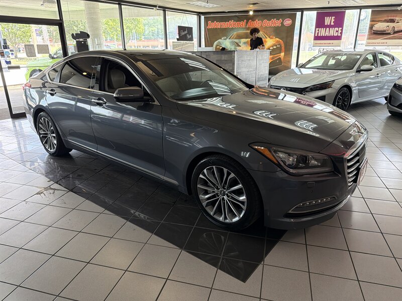 2016 Hyundai Genesis 3.8L 4DR SEDAN - Photo 4 - Hamilton, OH 45015