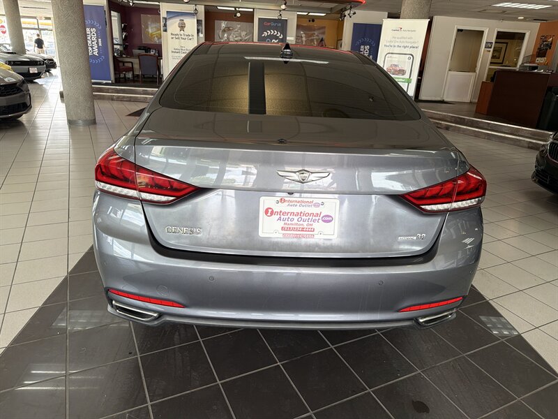 2016 Hyundai Genesis 3.8L 4DR SEDAN - Photo 7 - Hamilton, OH 45015