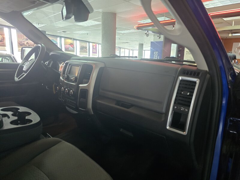 2017 RAM 1500 SLT CREW CAB 4X4 - Photo 14 - Hamilton, OH 45015