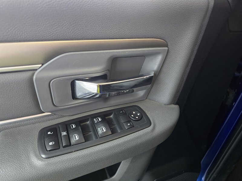2017 RAM 1500 SLT CREW CAB 4X4 - Photo 23 - Hamilton, OH 45015