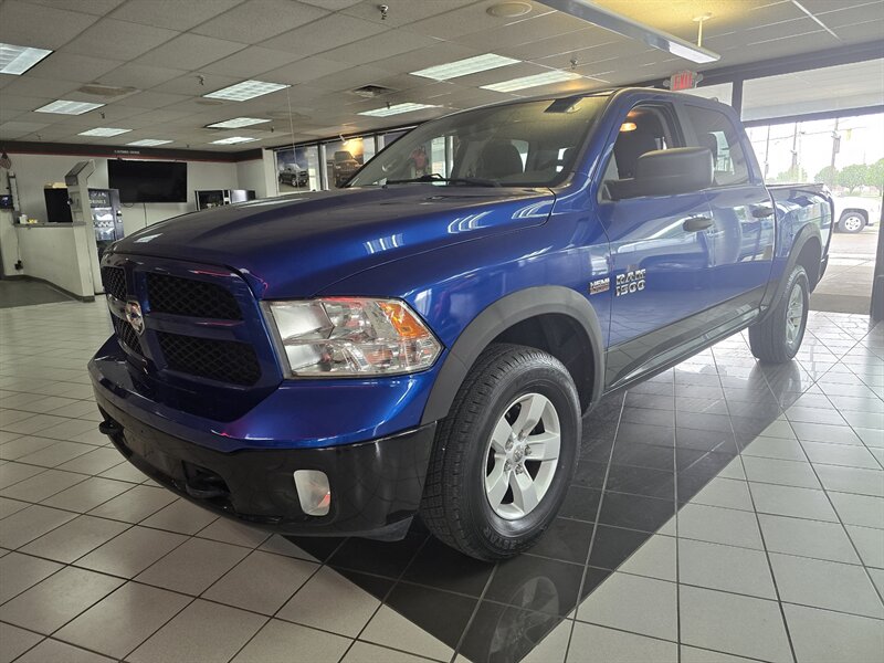 2017 RAM 1500 SLT CREW CAB 4X4 - Photo 6 - Hamilton, OH 45015