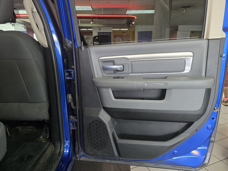 2017 RAM 1500 SLT CREW CAB 4X4 - Photo 17 - Hamilton, OH 45015