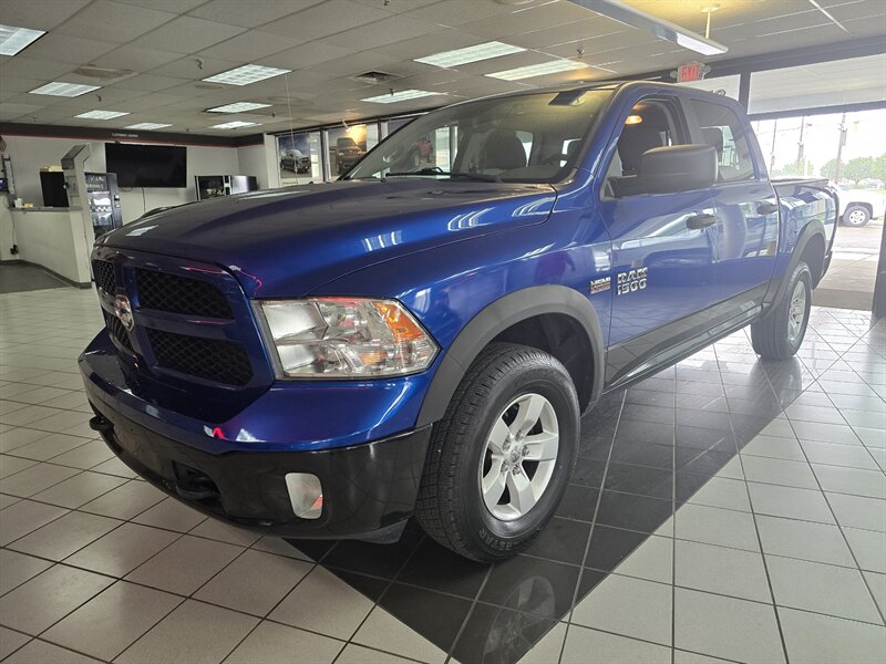 2017 RAM 1500 SLT CREW CAB 4X4   - Photo 1 - Hamilton, OH 45015