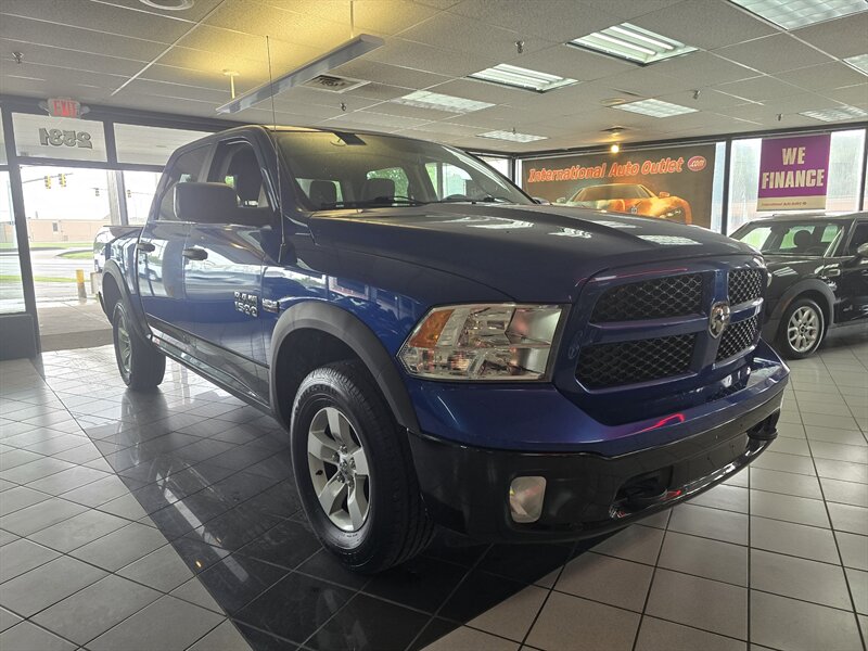 2017 RAM 1500 SLT CREW CAB 4X4 - Photo 4 - Hamilton, OH 45015