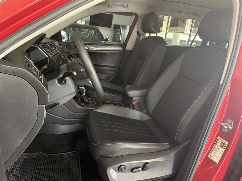 2023 Volkswagen Tiguan SE 4DR SUV - Photo 10 - Hamilton, OH 45015